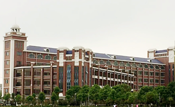 岳阳市初中学校排名榜 岳阳湘一和弘毅哪个好