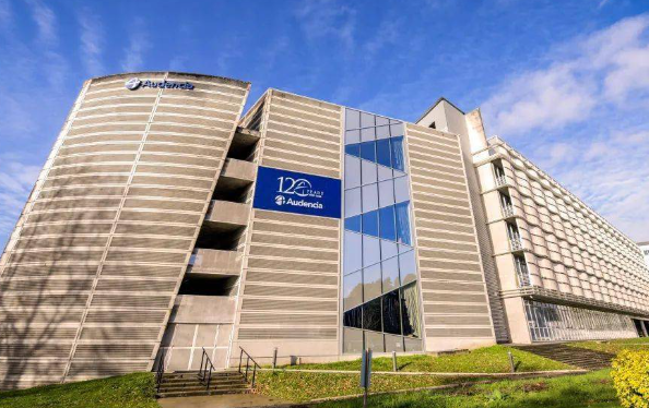法国最好的商科专业大学 2024法国硕士留学费用